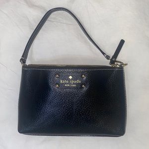 KATE SPADE WRISTLET BLACK (pink inside)